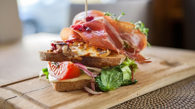 Panino con melanzane e prosciutto crudo-1